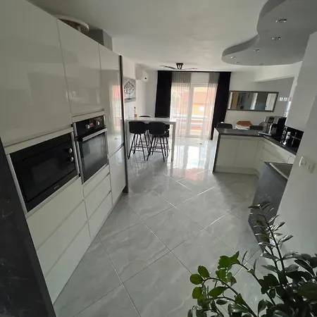Cosic Apartment *